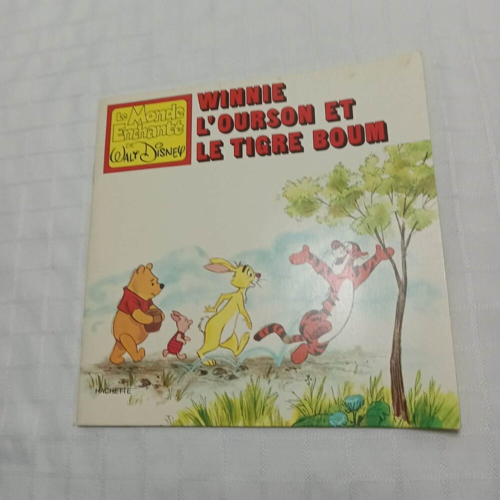 Trois (3) livres anciens variés de Winnie l'Ourson